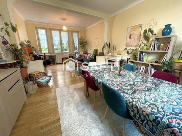 Maison de famille avec garage et jardin