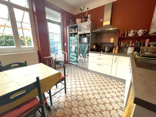 Maison de famille avec garage et jardin