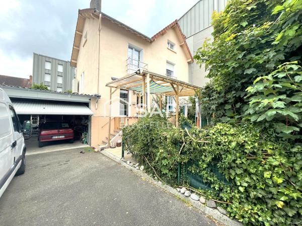 Maison de famille avec garage et jardin