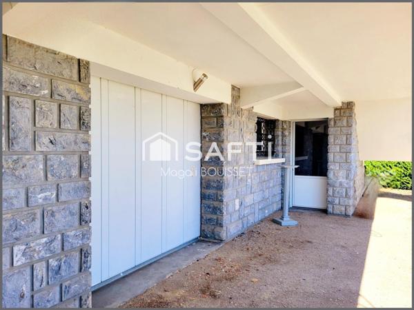 Maison traditionnelle T6 de 160m², 4 chambres, dressing, véranda, terrasse avec vue, garage et atelier, jardin idéale pour une grande famille.