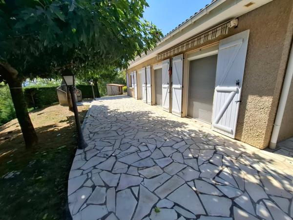 MAISON DE PLAIN PIED AVEC GRAND JARDIN ET POINT DE  VUE