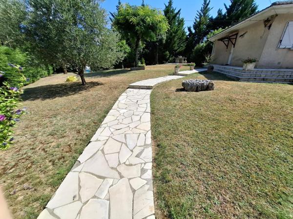 MAISON DE PLAIN PIED AVEC GRAND JARDIN ET POINT DE  VUE