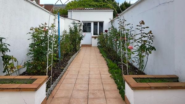 Maison de centre-ville avec jardin et dépendance, 3 chambres, 63 m²