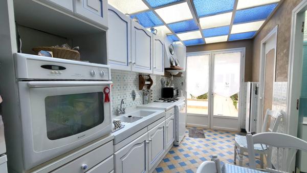 Maison de centre-ville avec jardin et dépendance, 3 chambres, 63 m²