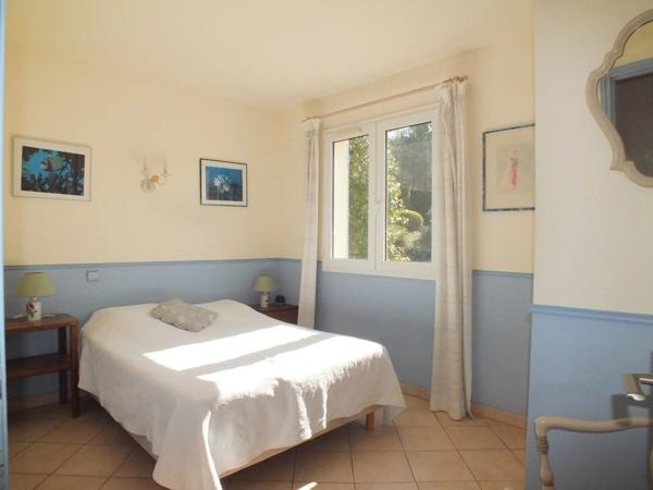 Villa 160 m² avec piscine sur 4 000 m² de terrain au calme à Fuveau (13710)