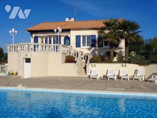 SEVREMONT - A quelques minutes des Herbiers et du Puy du Fou, découvrez cette charmante maison ...