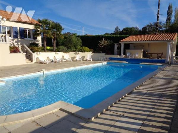 SEVREMONT - A quelques minutes des Herbiers et du Puy du Fou, découvrez cette charmante maison ...