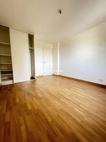 Location                                                      Appartement
                        
                     3 pièces                      62 m2                     à Boissy-Saint-Léger
