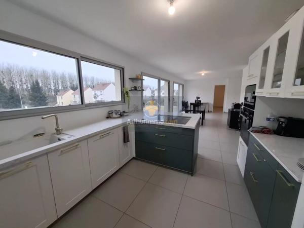 Location                                                      Maison
                        
                     10 pièces                      184 m2                     à Coulommiers