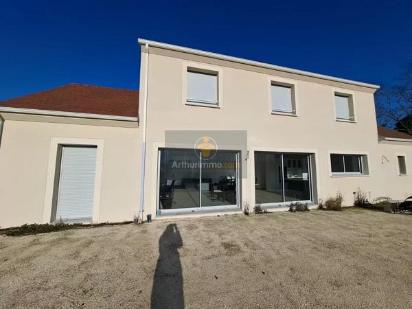 Location                                                      Maison
                        
                     10 pièces                      184 m2                     à Coulommiers
