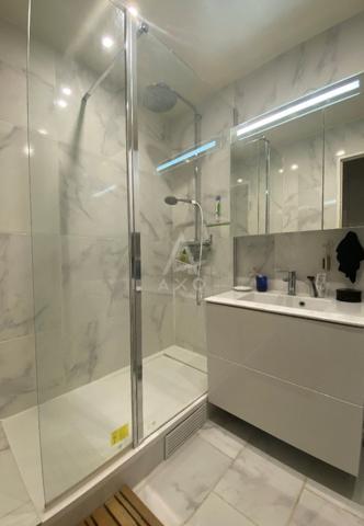 SURESNES/ PUTEAUX. Dans un immeuble de standing, Appartement de 3 pièces totalement rénové avec cave et parking.