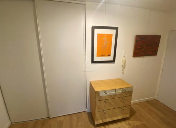 SURESNES/ PUTEAUX. Dans un immeuble de standing, Appartement de 3 pièces totalement rénové avec cave et parking.