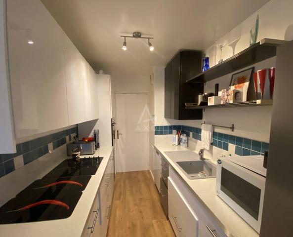 SURESNES/ PUTEAUX. Dans un immeuble de standing, Appartement de 3 pièces totalement rénové avec cave et parking.