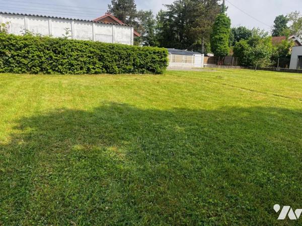 SAINT VIT: terrain à bâtir de 669 m² – Calme, arboré, viabilisation en bordure