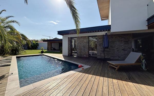 Maison à vendre    6 pièces • 216 m2 Anglet