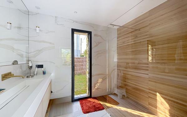 Maison à vendre    6 pièces • 216 m2 Anglet