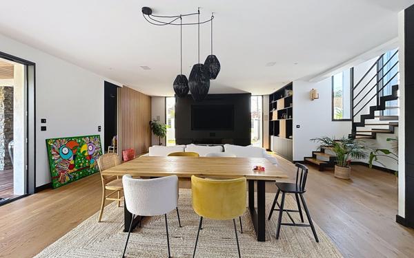 Maison à vendre    6 pièces • 216 m2 Anglet