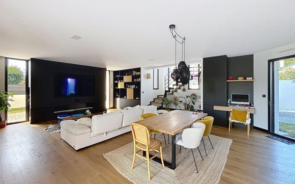 Maison à vendre    6 pièces • 216 m2 Anglet