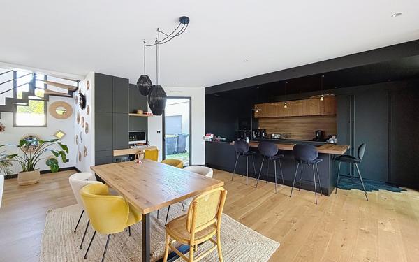 Maison à vendre    6 pièces • 216 m2 Anglet