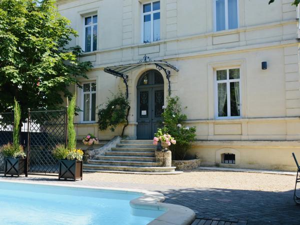 Belle maison de ville offrant 11 chambres