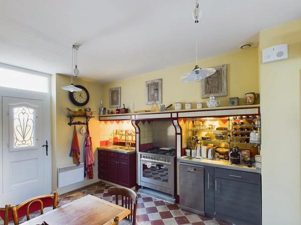 Belle maison de ville offrant 11 chambres