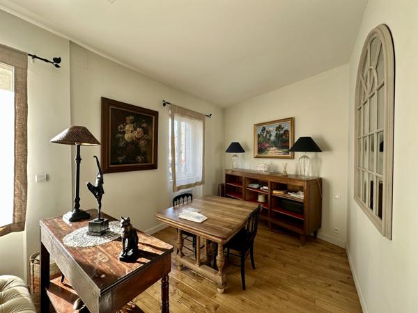 Belle maison de ville offrant 11 chambres