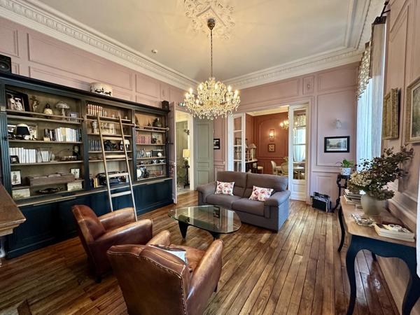 Belle maison de ville offrant 11 chambres