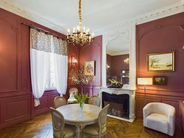Belle maison de ville offrant 11 chambres
