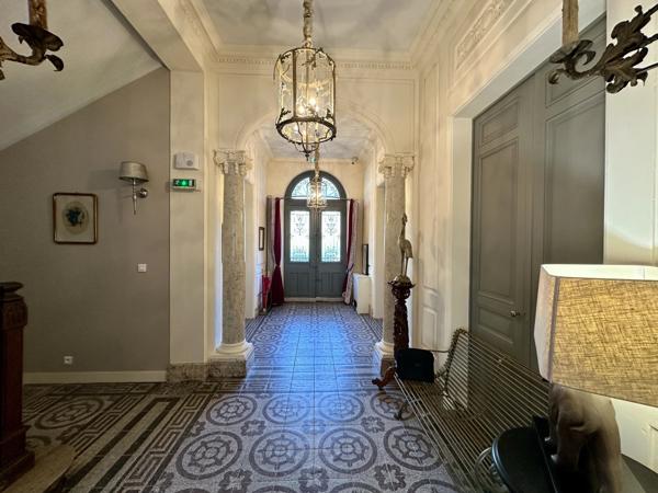 Belle maison de ville offrant 11 chambres