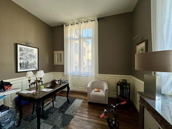 Belle maison de ville offrant 11 chambres