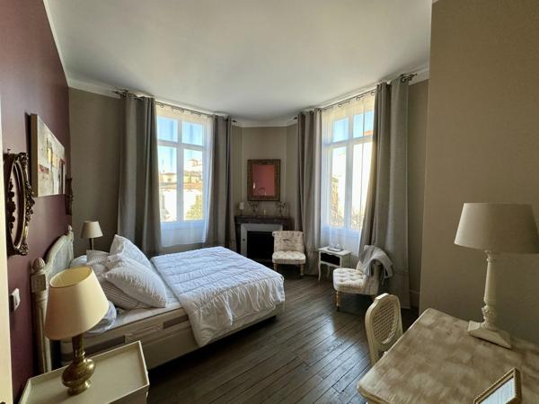 Belle maison de ville offrant 11 chambres