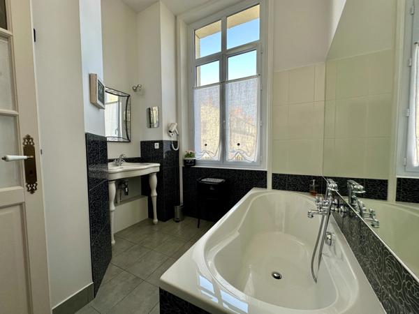 Belle maison de ville offrant 11 chambres