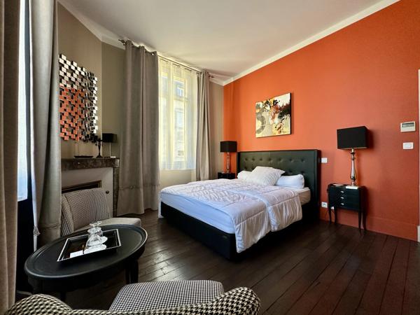Belle maison de ville offrant 11 chambres
