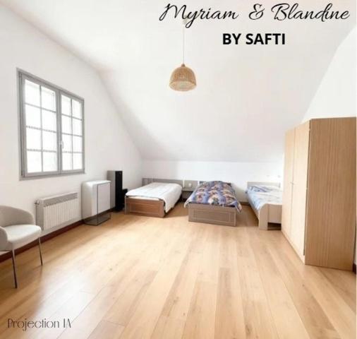 Maison semi enterrée, 4 chambres, double garage, jardin