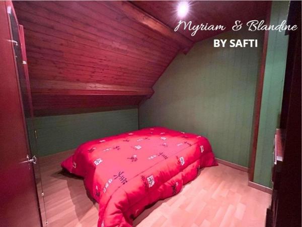 Maison semi enterrée, 4 chambres, double garage, jardin