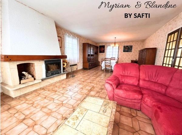 Maison semi enterrée, 4 chambres, double garage, jardin