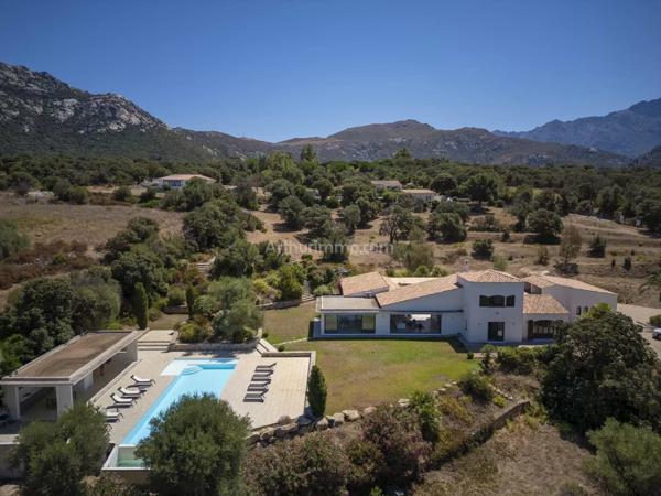 Vente Propriété 7 pièces 378 m2 à Lumio