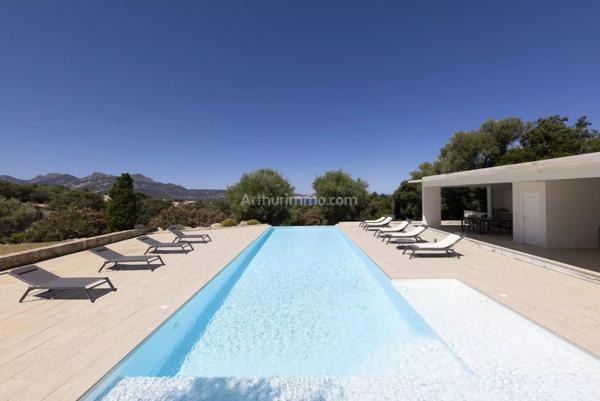 Vente Propriété 7 pièces 378 m2 à Lumio