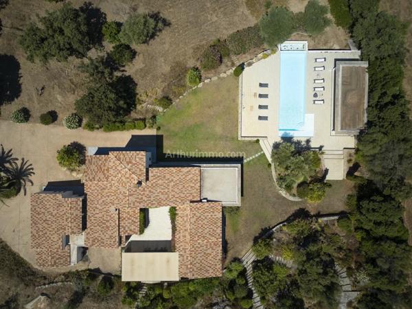 Vente Propriété 7 pièces 378 m2 à Lumio