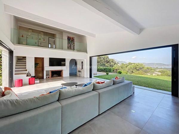 Vente Propriété 7 pièces 378 m2 à Lumio