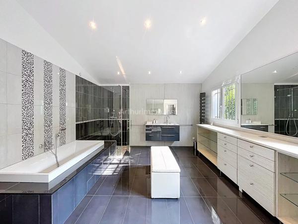 Vente Propriété 7 pièces 378 m2 à Lumio