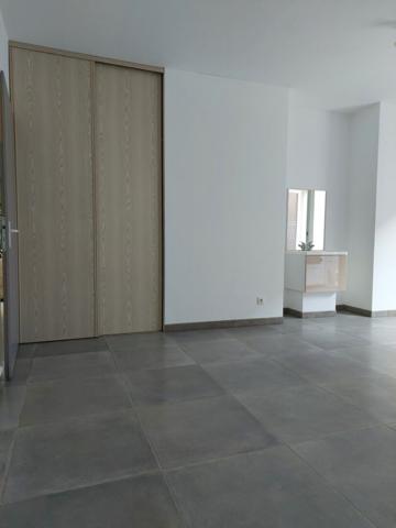 SAINT REMY DE PROVENCE - LOCAL - 26 m²