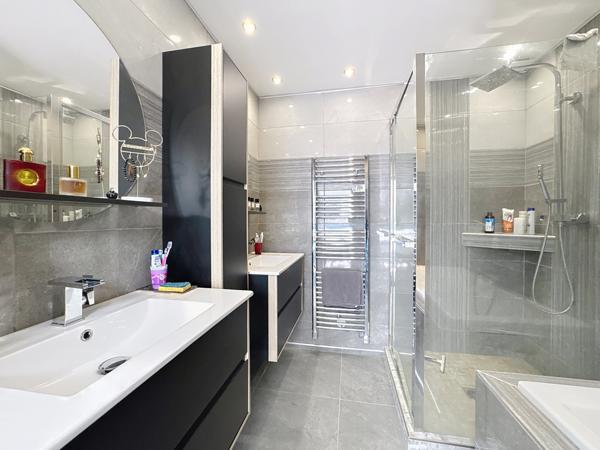 Reyrieux (01600) Maison récente 127m² terrain 299m² piscine