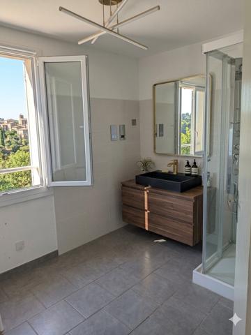 Maison 3 chambres avec jardin et garage proche Avignon 220 000 € H.A.I.*