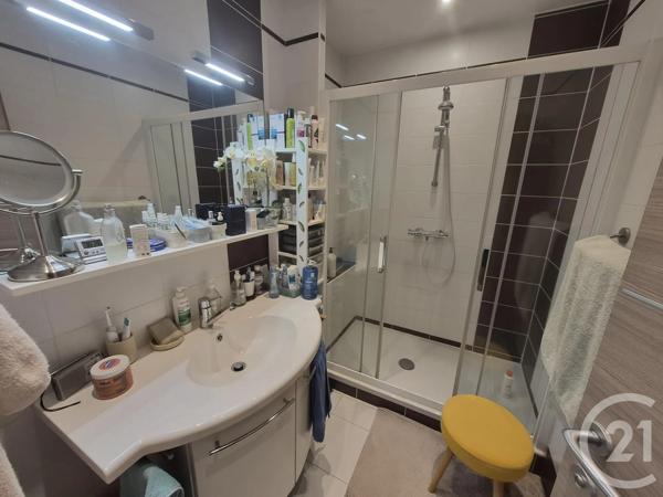 Appartement F4 à vendre  4 pièces - 93,12 m 2   DONVILLE LES BAINS  - 50