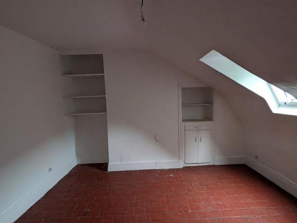 immeuble 3 appartements + local commercial (actuellement loué)