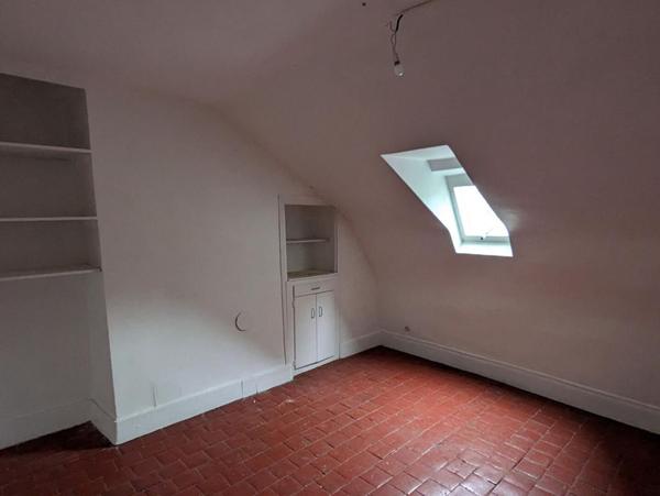immeuble 3 appartements + local commercial (actuellement loué)