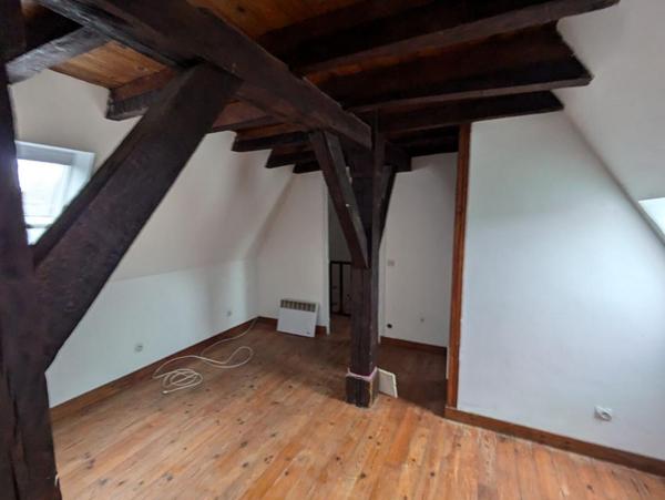 immeuble 3 appartements + local commercial (actuellement loué)