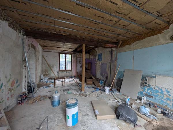 immeuble 3 appartements + local commercial (actuellement loué)