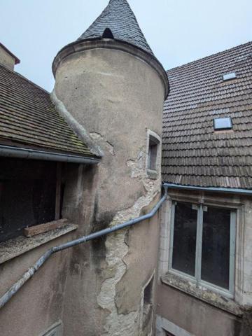 immeuble 3 appartements + local commercial (actuellement loué)